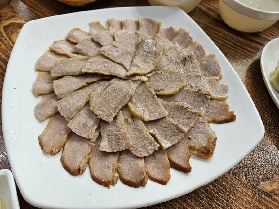 맛있는 항정살 수육을 먹을수 있는 경남 김해 젤미가야밀면_9.jpg