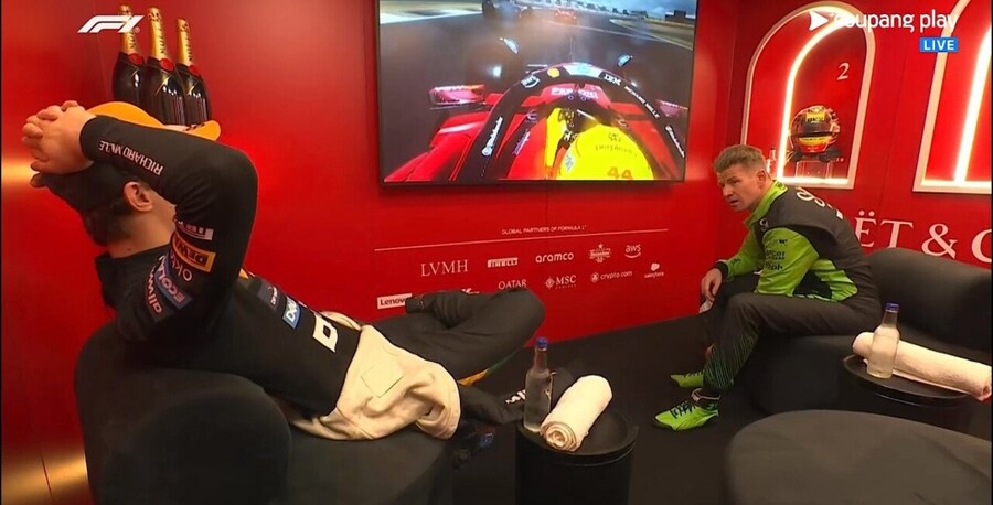 F1)???: 형 여기 신발 벗고 와야해요.jpg_1.jpg