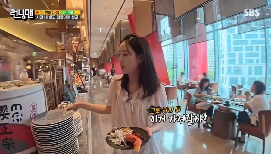 호텔 조식 뷔페 와서 흥분 최고조인 지예은_11.jpg