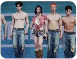 솔직히 백댄서들 때문에 시선이 분산되서 눈에 안들어와_1.jpg