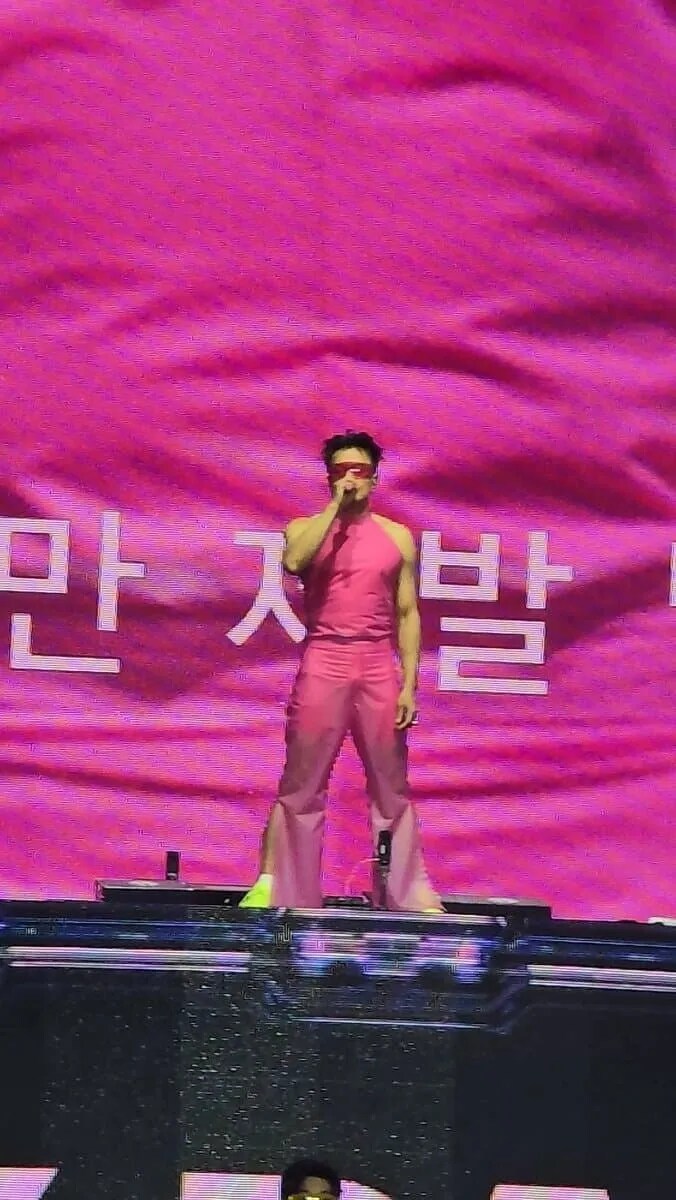 워터밤 충격적인 의상_1.png