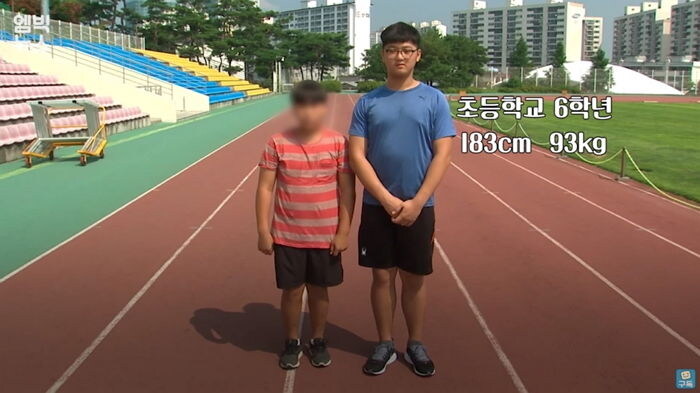 몇년 전 탈초등학생급 피지컬로 유명했던 아이 근황_1.jpg