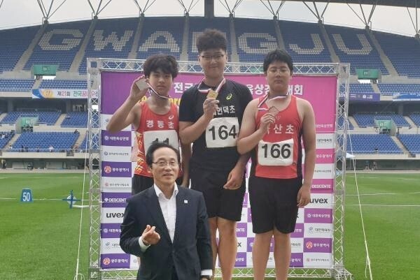 몇년 전 탈초등학생급 피지컬로 유명했던 아이 근황_2.jpg