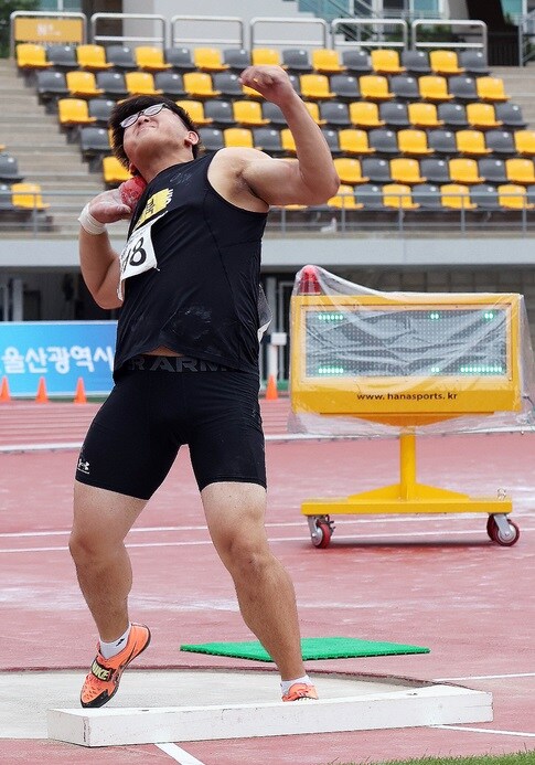 몇년 전 탈초등학생급 피지컬로 유명했던 아이 근황_3.jpg