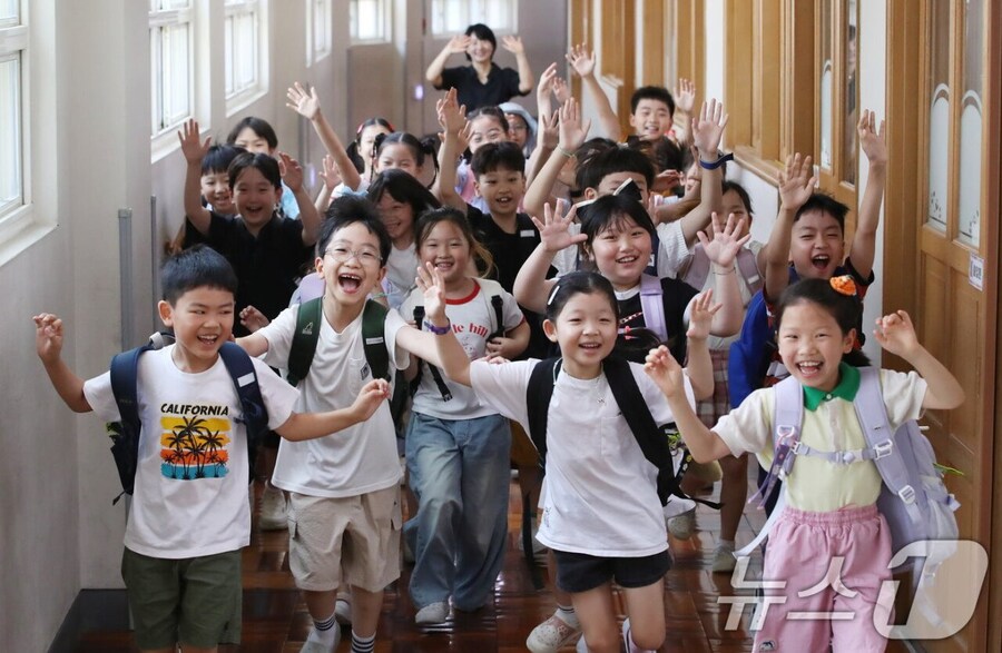오늘자 초등학교 근황_4.jpg