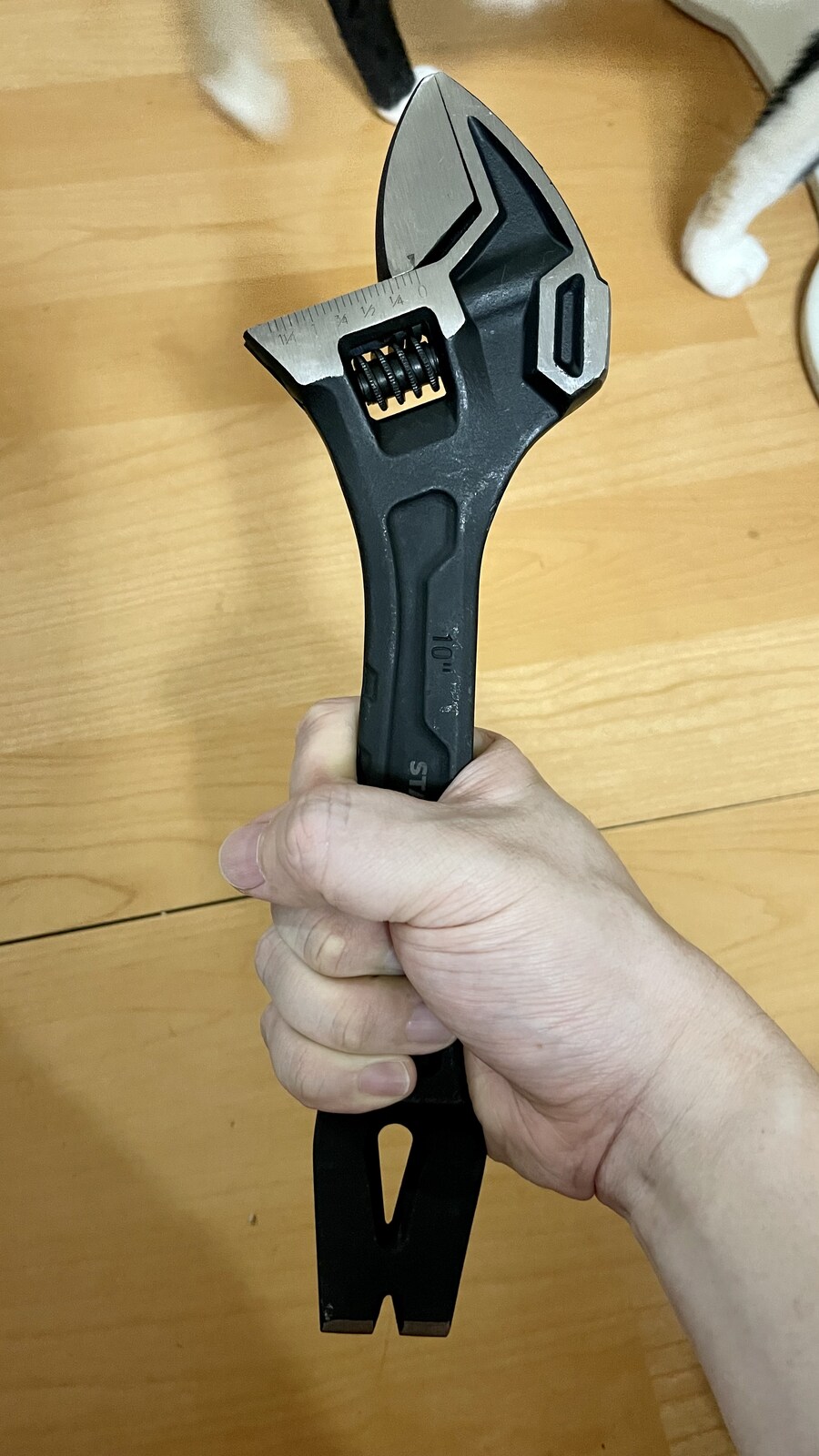 집에 하나쯤 놔두면 좋은 비상 몽키 스패너_2.jpg