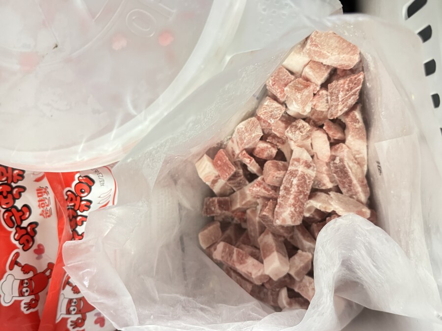 아.. 집에 먹을게 하나도 없네…_2.jpg