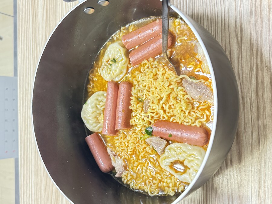 아.. 집에 먹을게 하나도 없네…_6.jpg