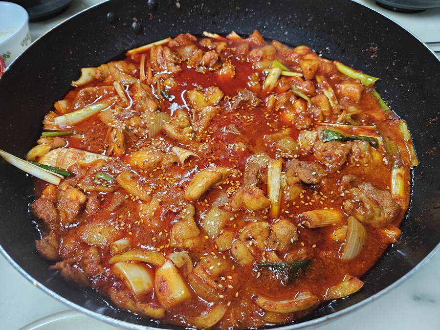 직장에서 3천원씩 걷어서 해먹는 점심 닭갈비_9.jpg