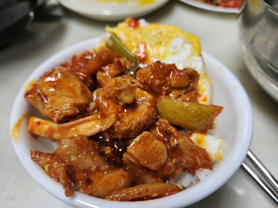 직장에서 3천원씩 걷어서 해먹는 점심 닭갈비_11.jpg