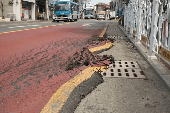 울산 아스팔트 근황.jpg_1.webp