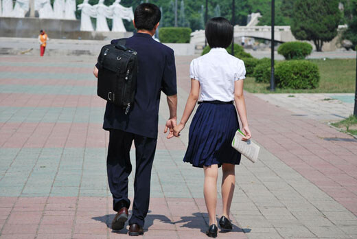 아주 그냥 사방이 러브버그들이야_1.jpg