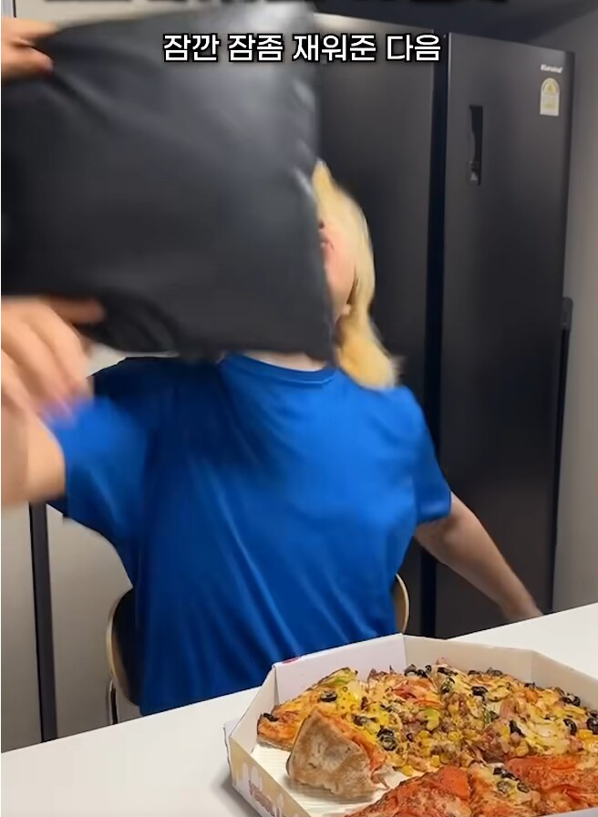 다이어트 하는 룸메가 피자먹을때 대처법_4.png