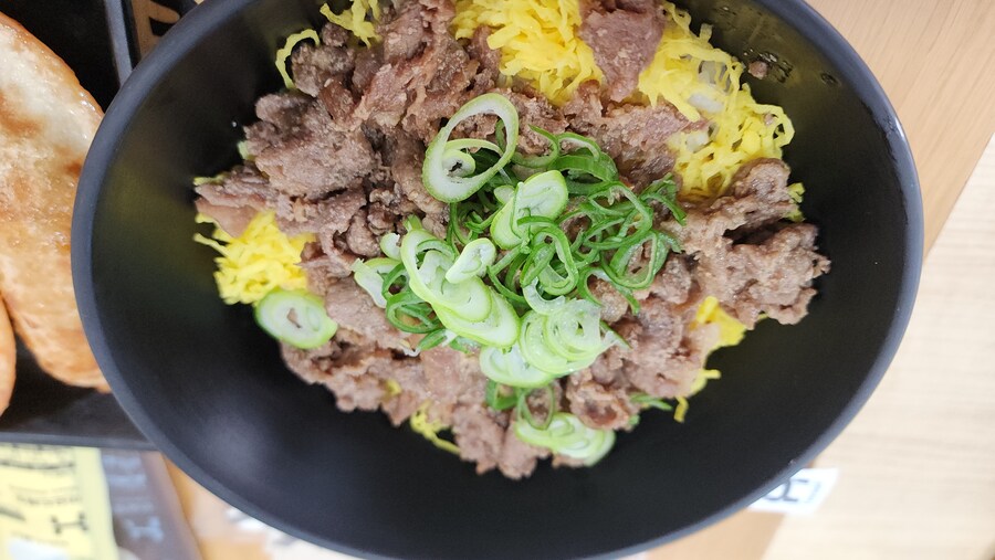 한솥 돼지불백 덮밥_2.jpg