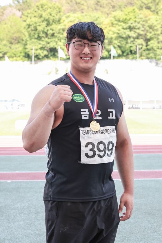7년전 탈초등학생 피지컬로 유명했던 아이 근황_2.jpg