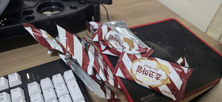 ??? : 누가 저걸 하루만에 다 먹어 ㅋㅋ 바보도 아니고 ㅋㅋ_1.jpg