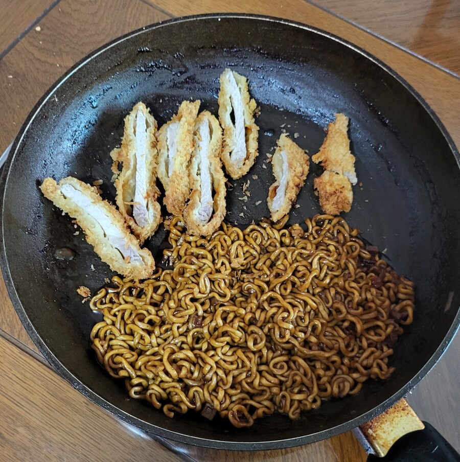 돈까스는 에어프라이어랑 별로 안어울리네..._1.jpg