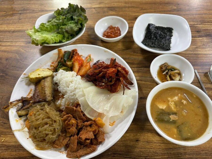 한식뷔페에서 많이 먹었다고 꼽당한 여자_2.jpg