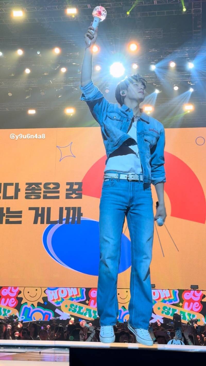 ??? : 청바지에 청자켓 진짜 촌스럽지 않냐?_1.jpg