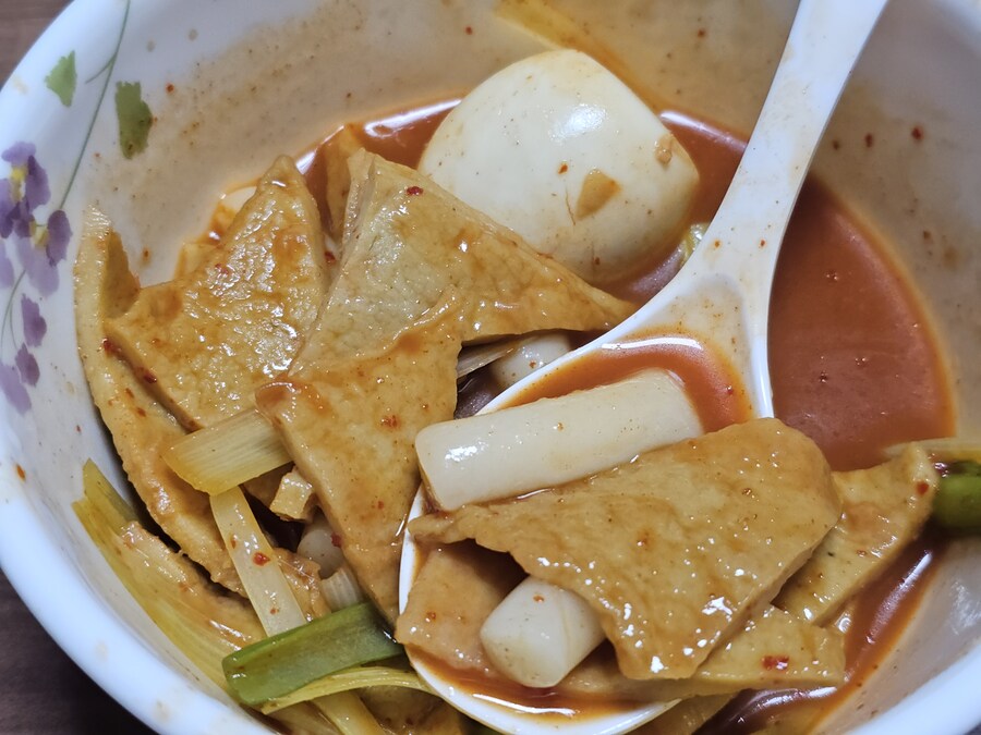 모닝떡볶이 뿌시는중_1.jpg