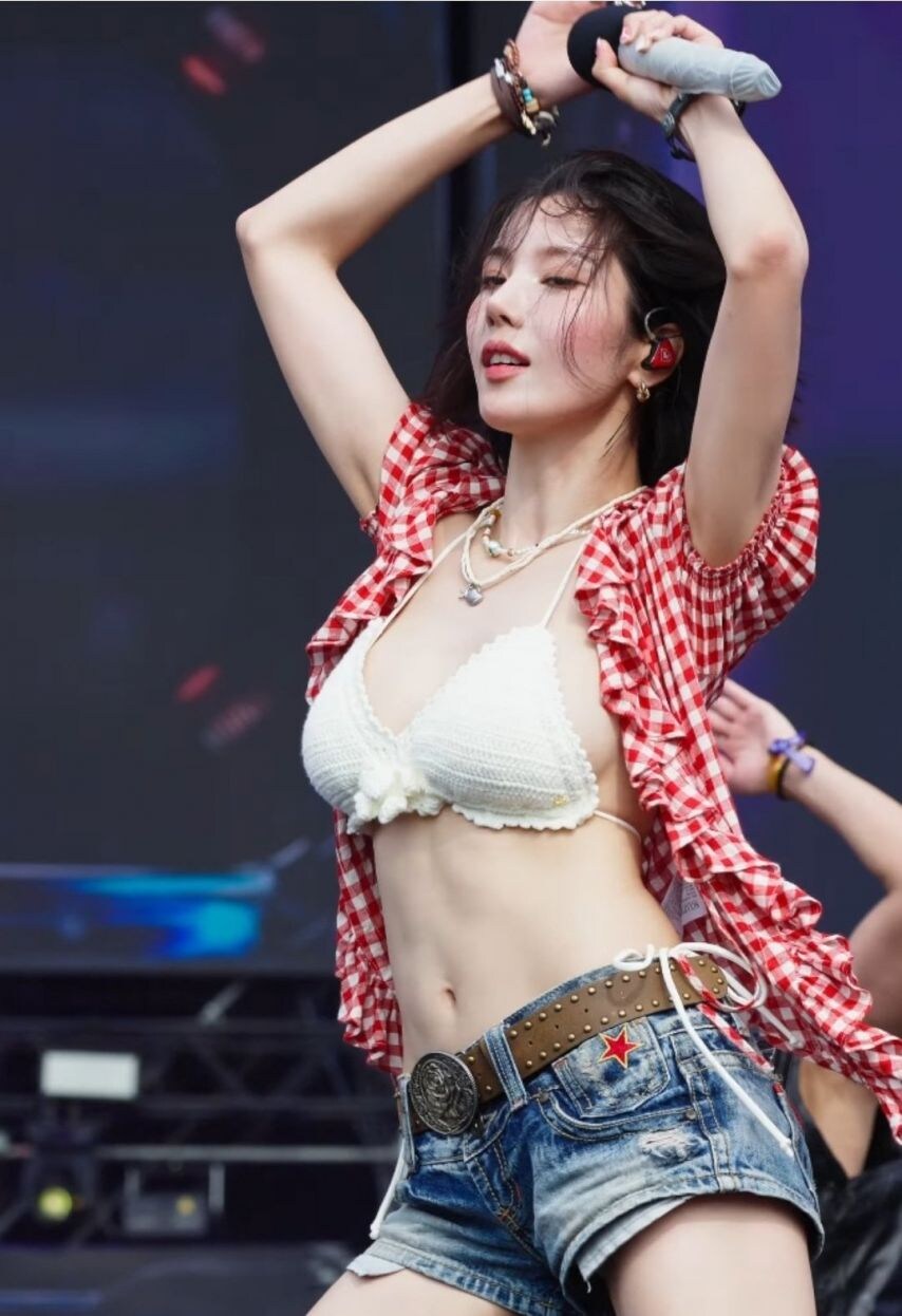워터밤 권은비_2.jpg