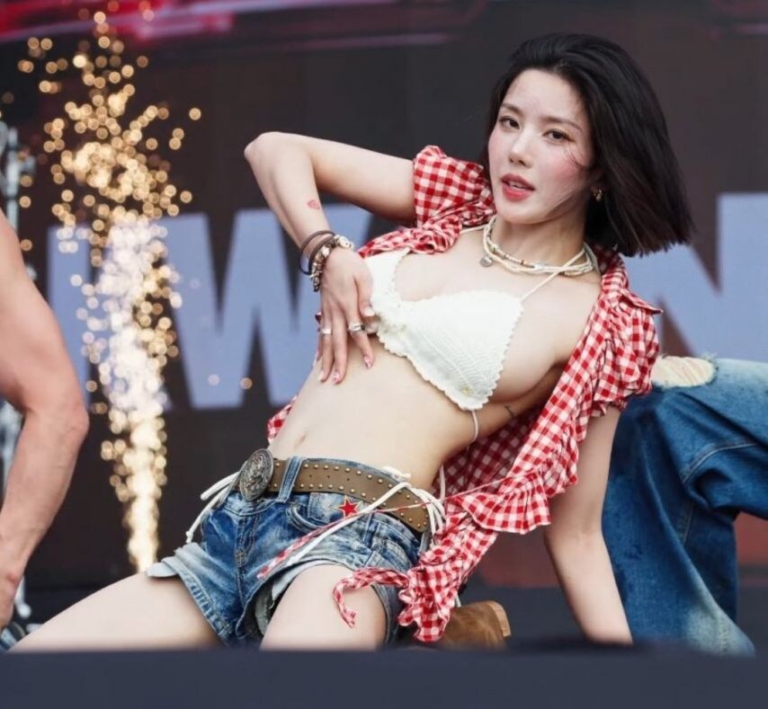 워터밤 권은비_3.jpg