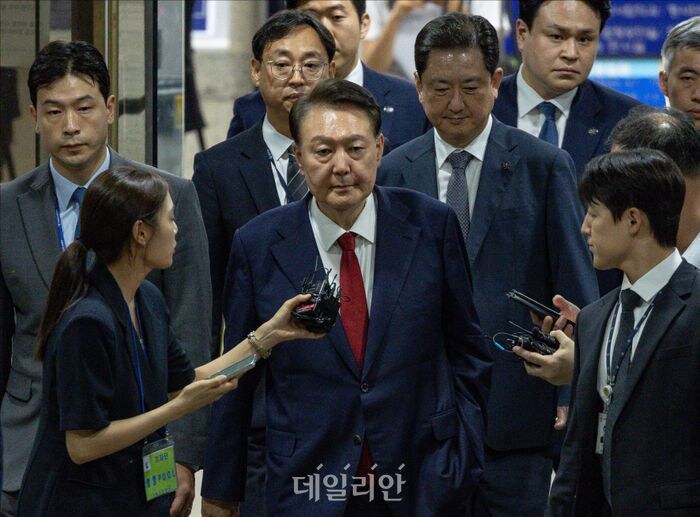 '다시 구속 기로' 윤석열 전 대통령, 서울구치소로 이동_1.jpg