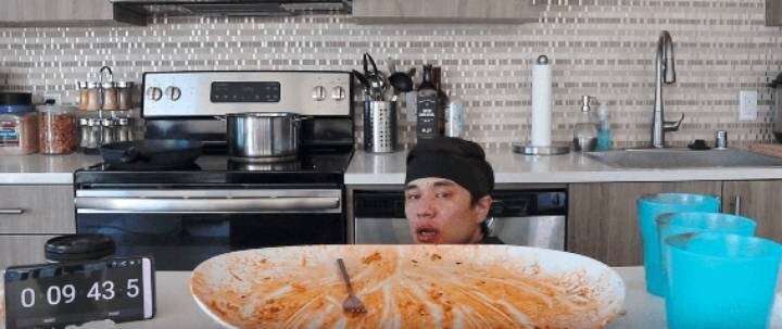 10분내 불닭볶음면 먹기 도전하기_2.jpg