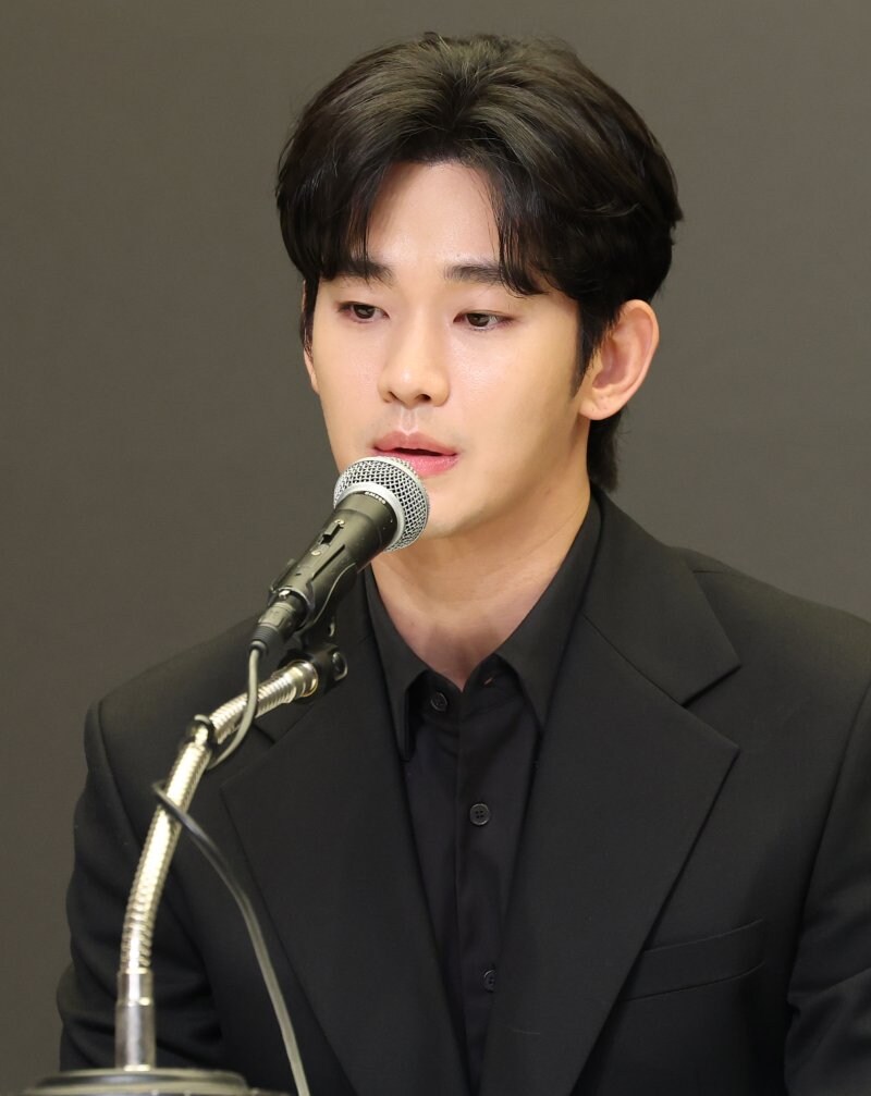 줄소송 휘말린 김수현, 성수동 갤러리아 포레 1채 매각_1.jpg