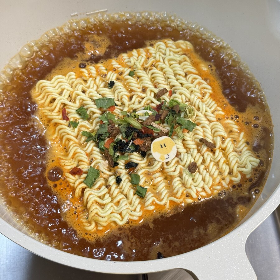 지인이 대전에서 사다준 꿈돌이 라면_5.jpg