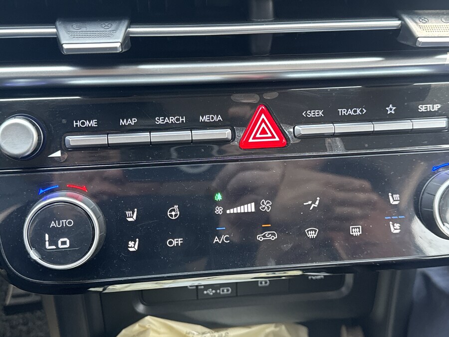 신형 투싼입니다 저기 윗줄 보조석 엉뜨 옆 버튼 뭘까요?_1.jpg