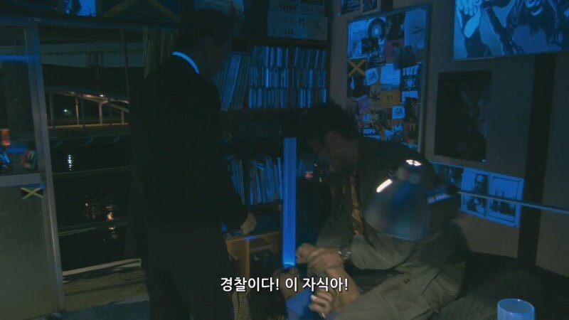 무단 주거 침입을 하다가 습격당하는 형사_11.jpg