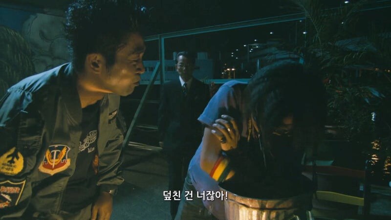 무단 주거 침입을 하다가 습격당하는 형사_20.jpg