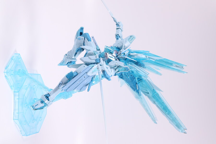 MG] 프리덤 건담 2.0 (크로스 콘트라스트 컬러 클리어 블루 Ver.)_13.jpg