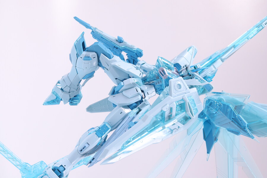 MG] 프리덤 건담 2.0 (크로스 콘트라스트 컬러 클리어 블루 Ver.)_22.jpg