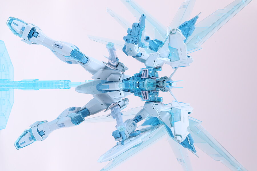 MG] 프리덤 건담 2.0 (크로스 콘트라스트 컬러 클리어 블루 Ver.)_24.jpg