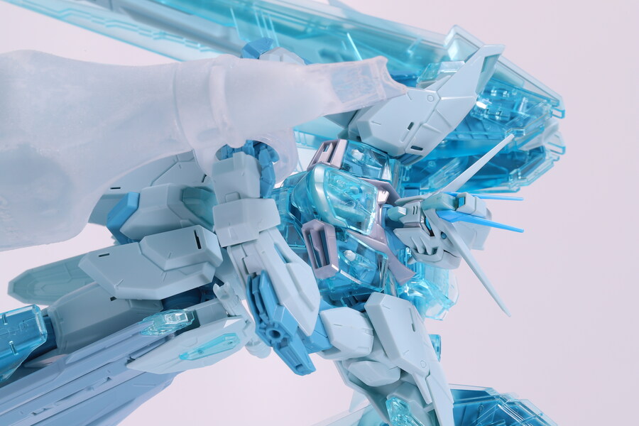 MG] 프리덤 건담 2.0 (크로스 콘트라스트 컬러 클리어 블루 Ver.)_50.jpg