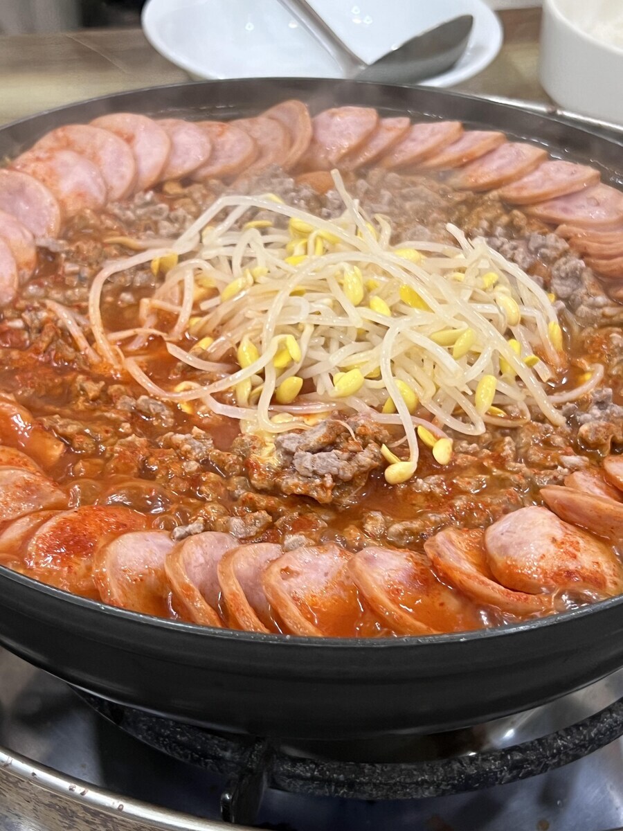 부대찌개 "정파"와 "사파"를 가르는 중요한 분기점_1.jpg