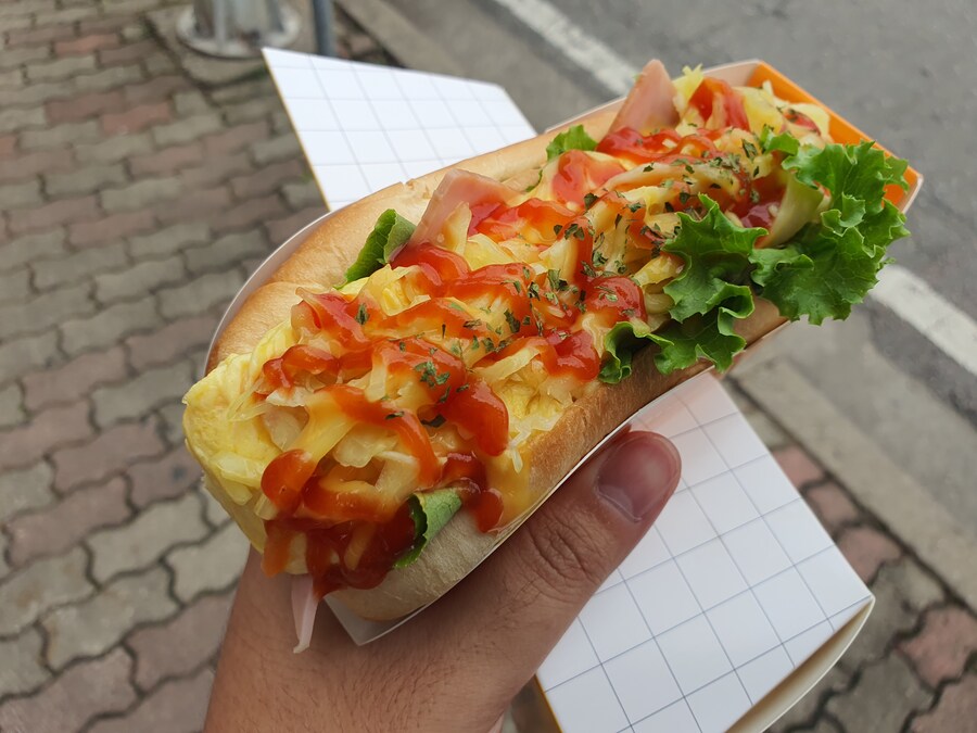 아침 대용으로 사먹은 핫도그(?)_1.jpg