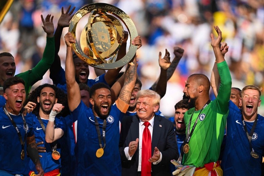 FIFA 클럽월드컵 우승 트로피, 백악관이 영구 소장한 ‘황당’ 사연_1.jpg