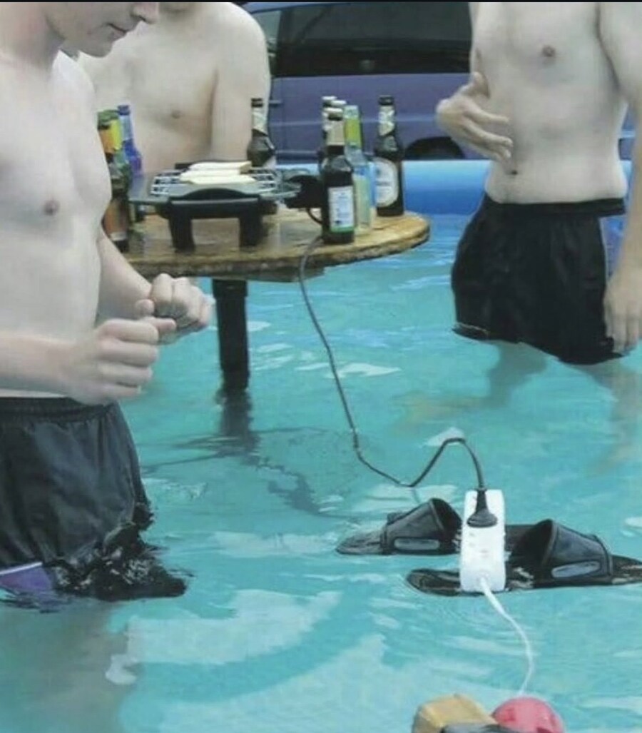 수영장에서 전기쓰는 법.jpg_2.png