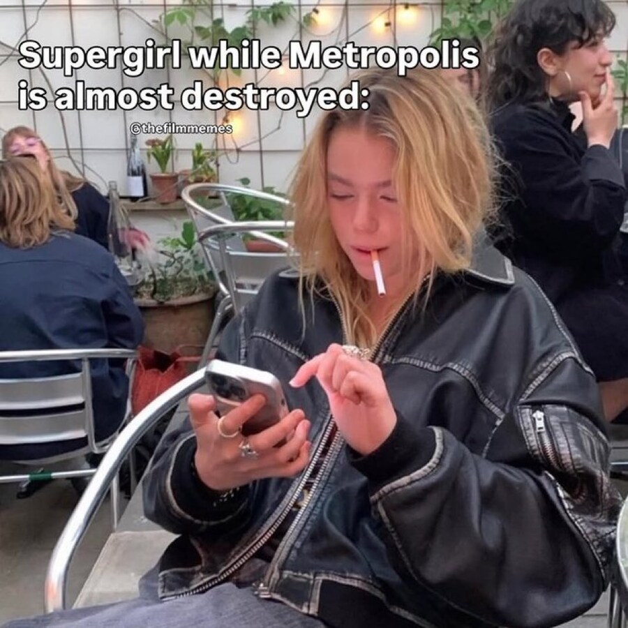 밀리 알콕이 올린 '슈퍼걸' 밈_1.png