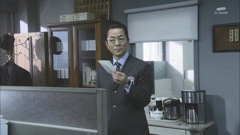 위법수사를 밥 먹듯이 하는 주인공의 내로남불_26.jpg
