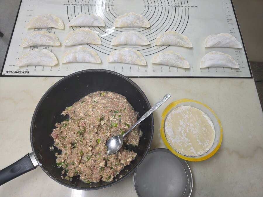 직장에서 3천원씩 걷어서 해먹는 콩국수 만두_9.jpg