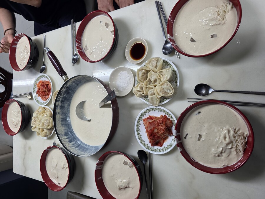 직장에서 3천원씩 걷어서 해먹는 콩국수 만두_12.jpg