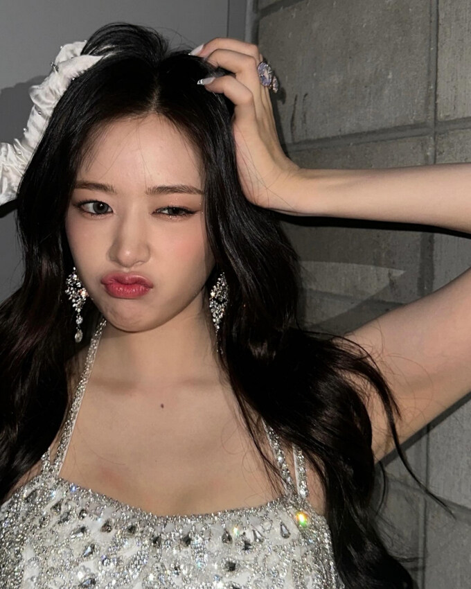 하이힐 장착한 풀파워 안유진_3.jpg