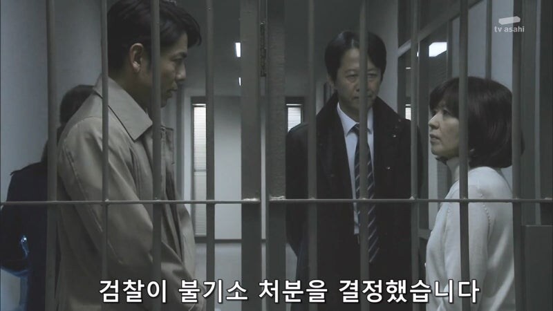 정당방위로 사람을 쏴죽인 여자를 범죄자로 만드는 주인공_13.jpg