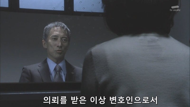 정당방위로 사람을 쏴죽인 여자를 범죄자로 만드는 주인공_38.jpg