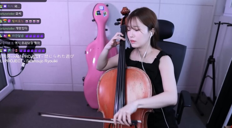 첼로 연주하다가 활이 부러진 유투버_1.png