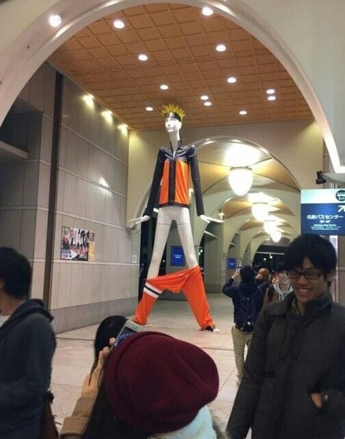 사람들 많은곳에서 바지 벗겨서 꼬추 노출한 나루토_2.jpg